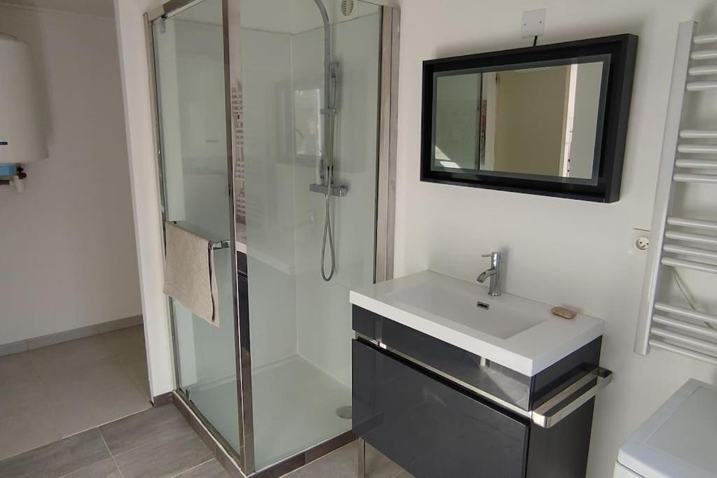 Charmant Studio Independant Dans La Colline Eyguieres Ngoại thất bức ảnh